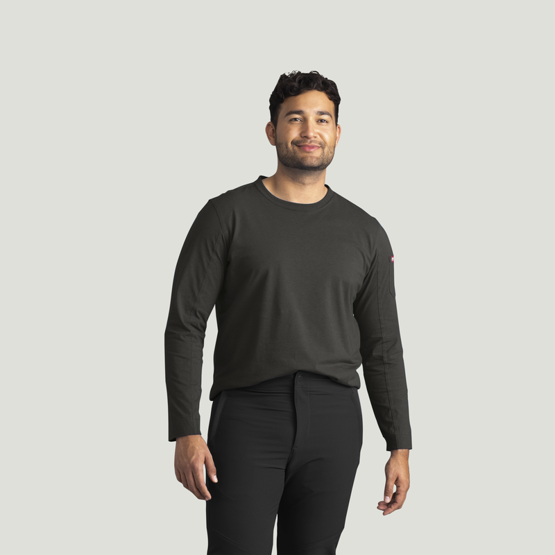 Men's Long Sleeve Midweight Performance Tee image number 10